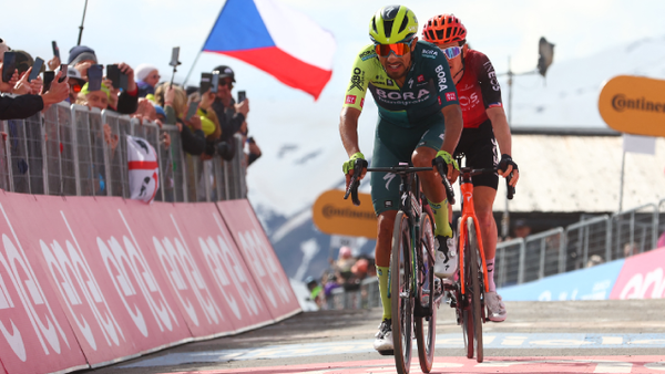 Daniel Felipe Martínez va por el podio del Giro de Italia: "Estoy motivado para la última semana"