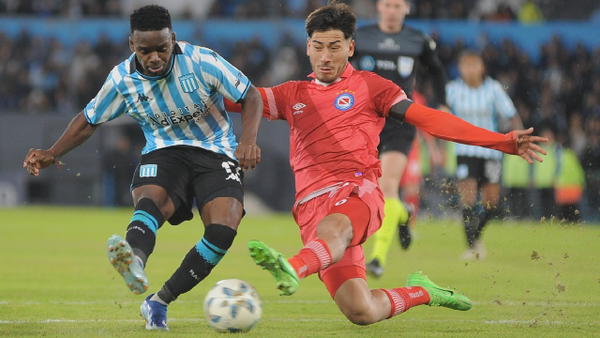 VIDEO | Johan Carbonero anotó un golazo con Racing y protagonizó emotiva celebración VIDEO | Johan Carbonero anotó un golazo con Racing y protagonizó emotiva celebración