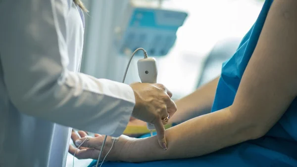 ¿Hay improvisación en el nuevo modelo de salud para el magisterio?: el debate en La Mesa Ancha