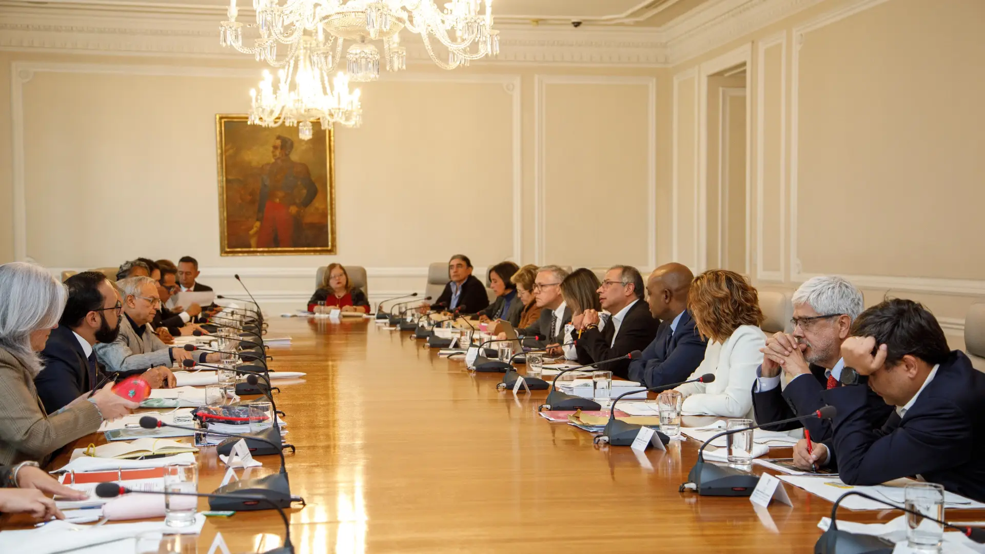 Decreto con nuevas funciones para ministros.