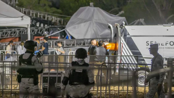 Tragedia en México: una tarima se desplomó durante un discurso político y dejó nueve muertos