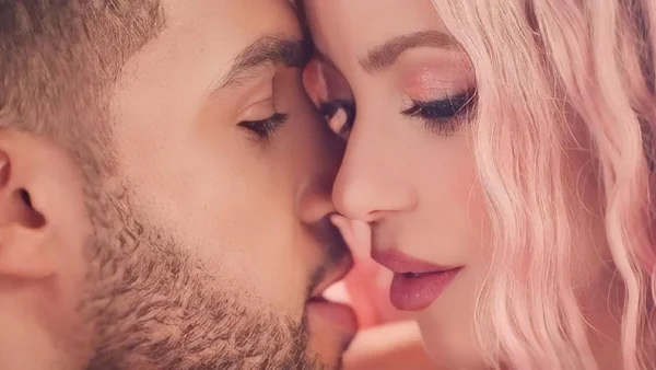 Medio británico confirmó la relación entre Shakira y Lucien Laviscount