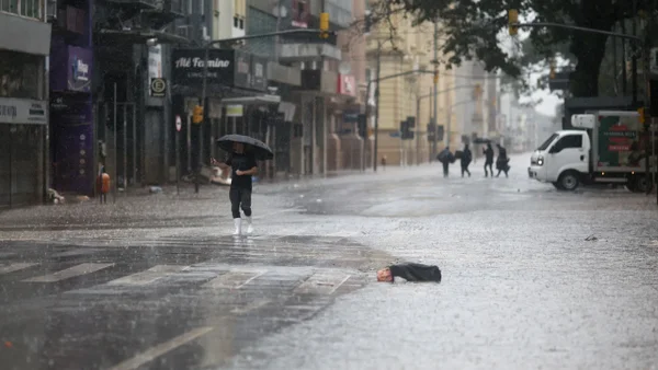 Fuertes lluvias generan nuevas inundaciones en Porto Alegre, Brasil