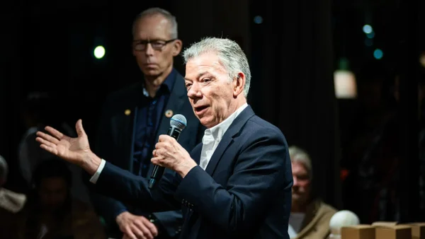"Usar el acuerdo de paz con las Farc para convocar una constituyente es absurdo": Juan Manuel Santos