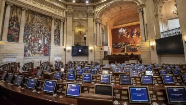 Centro Democrático dice que expulsará a congresistas que se compruebe estén involucrados en compra de votos Centro Democrático dice que expulsará a congresistas que se compruebe estén involucrados en compra de votos