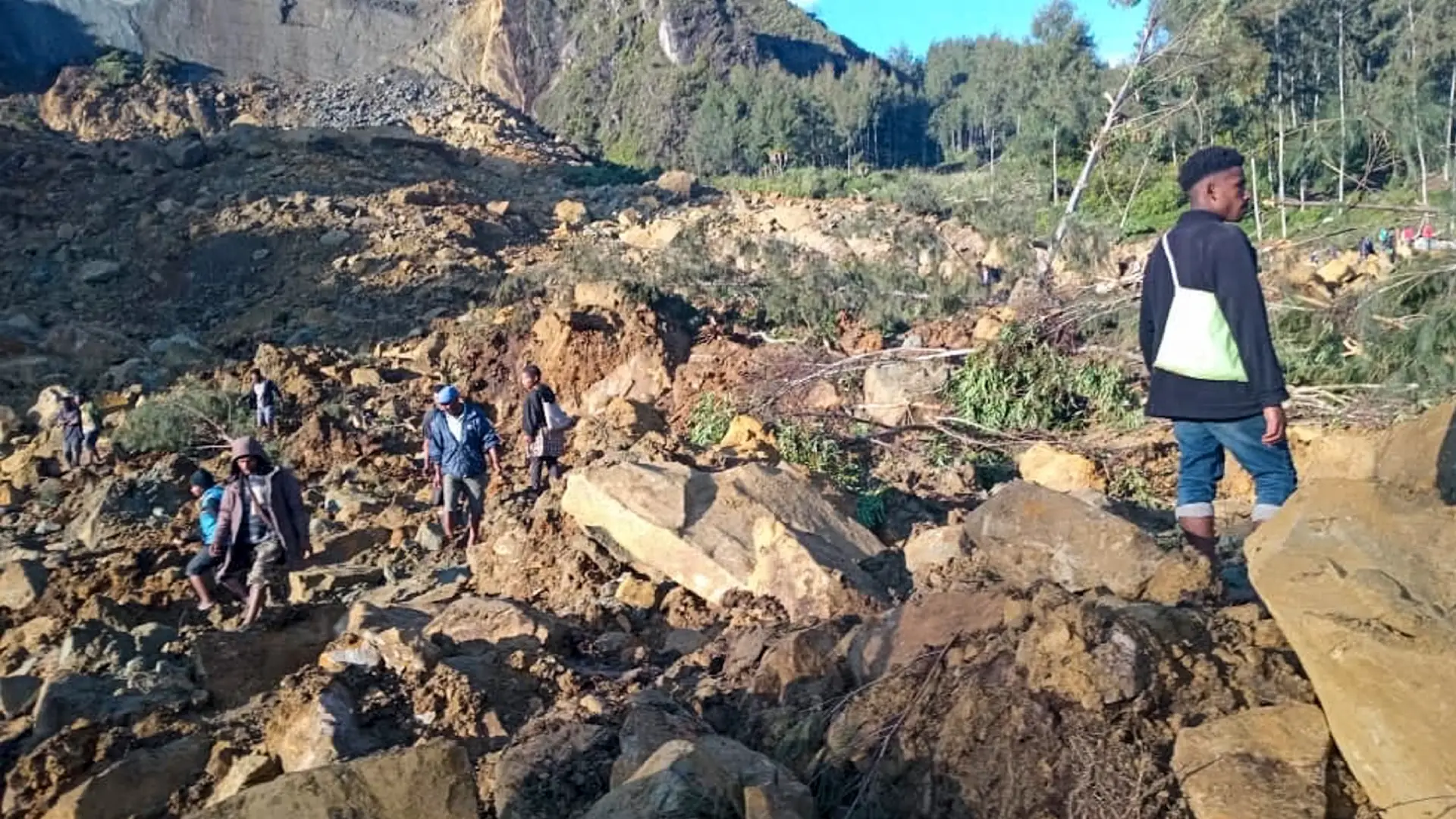 Más de 2.000 personas sepultadas tras deslizamiento de tierra en Papúa, Nueva Guinea