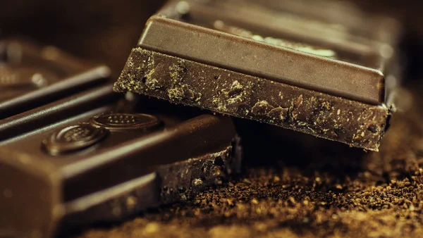 ¿Comer chocolate podría hacerlo vivir hasta 100 años? La ciencia lo confirma