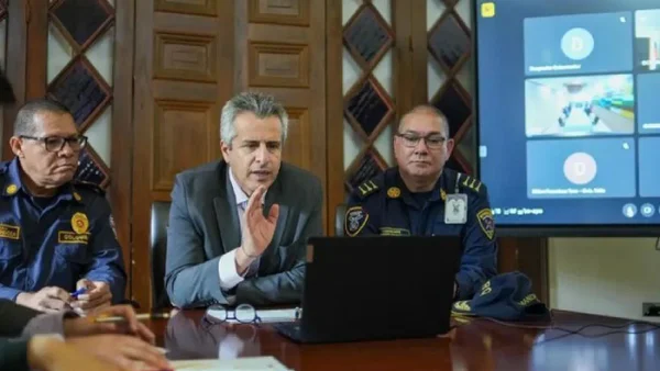 "La Fiscalía debería llamar a Luis Fernando Velasco y a Carlos Ramón González": Hernando Herrera "La Fiscalía debería llamar a Luis Fernando Velasco y a Carlos Ramón González": Hernando Herrera