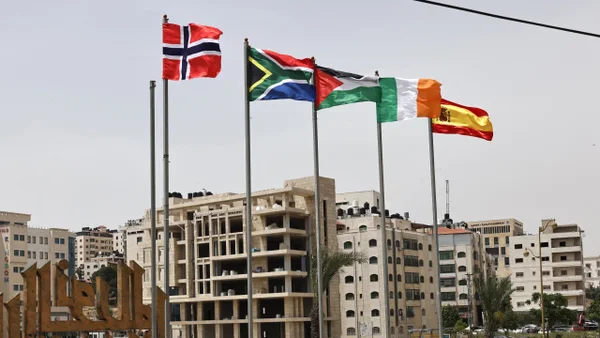 España, Irlanda y Noruega reconocen oficialmente el estado palestino España, Irlanda y Noruega reconocen oficialmente el estado palestino