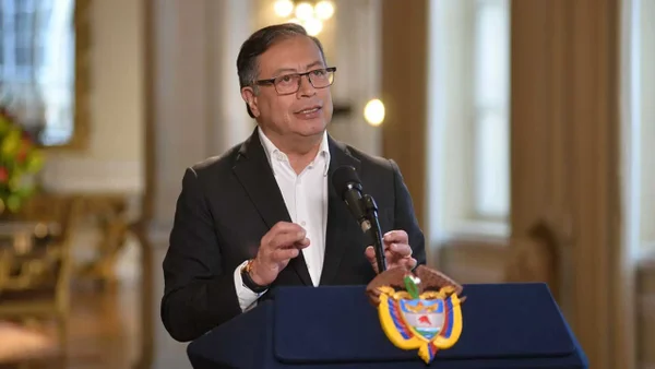 "Empresas prestadoras de salud convertidas en aseguradoras no pueden sostenerse": presidente Petro "Empresas prestadoras de salud convertidas en aseguradoras no pueden sostenerse": presidente Petro