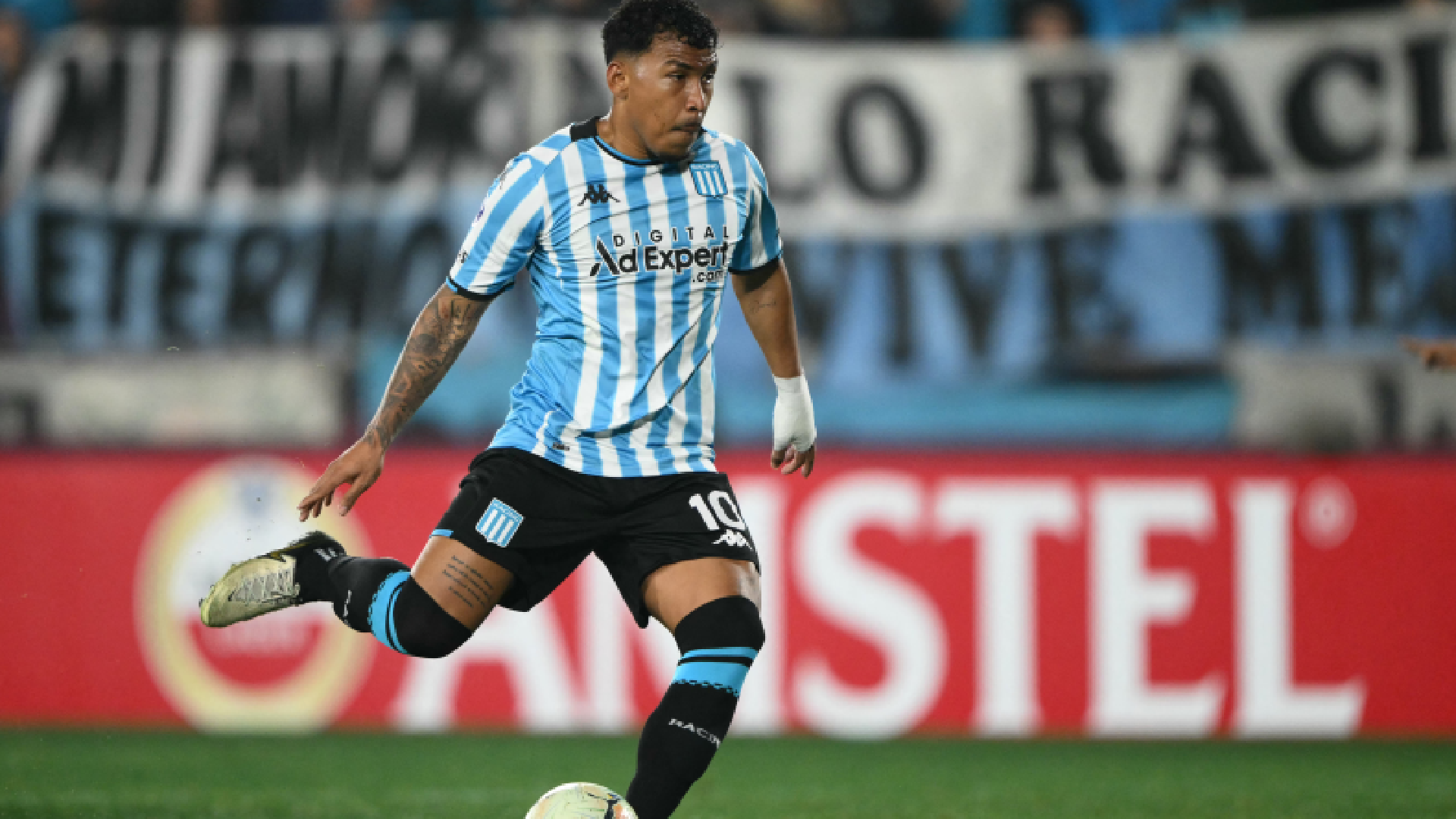 Roger Martínez anotó un golazo de penalti en la Copa Sudamericana: VIDEO