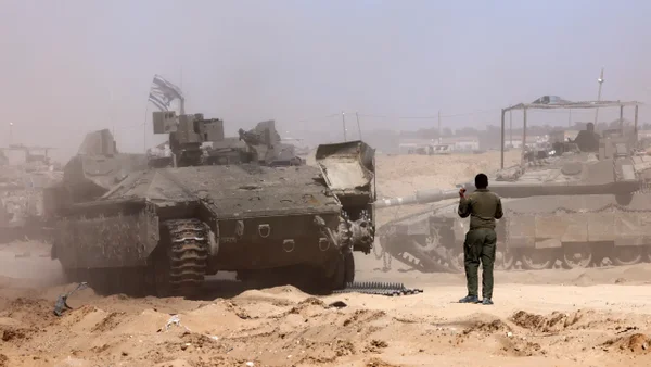 Israel bombardeó nuevamente la Franja de Gaza y aumentó la presión sobre Rafah