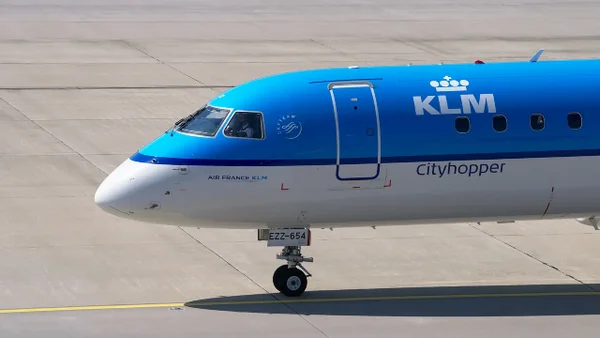 Empleado de aerolínea neerlandesa murió tras ser succionado por el motor de un avión