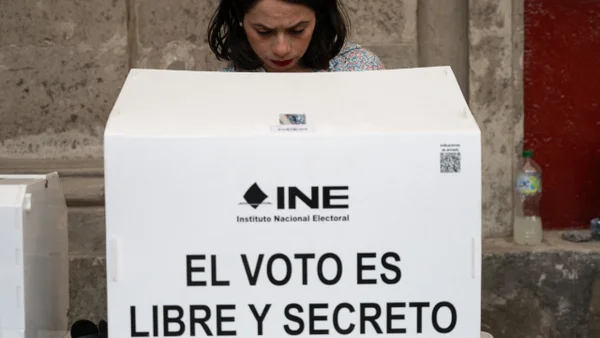 Dos muertos en México por incidentes armados en recintos electorales