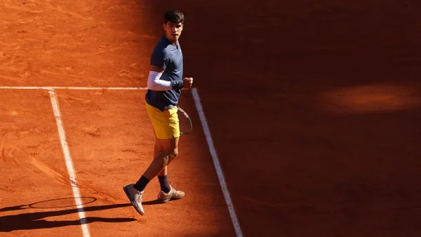 Carlos Alcaraz venció a Sinner en un partidazo y es finalista del Roland Garros