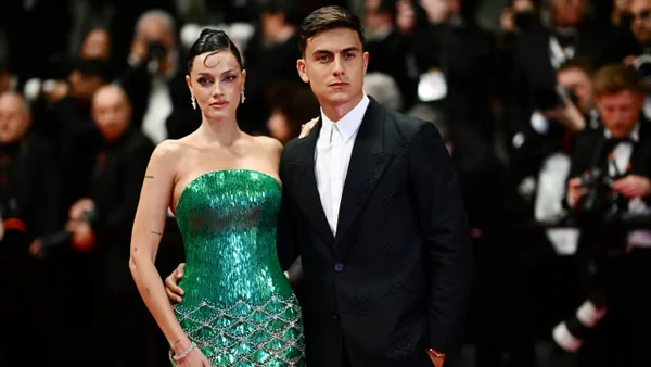 Paulo Dybala se tatuó los ojos de su prometida y causó todo tipo de reacciones