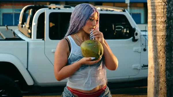 Farina hizo un cambio drástico en su carrera musical y ahora es tendencia en redes sociales