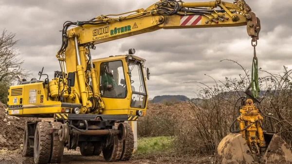 ¿Cómo conseguir 30% de descuento en maquinaria amarilla para construcción?