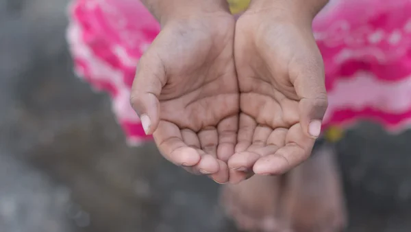 Grave denuncia: menores de edad estarían siendo drogados para pedir limosnas en Bogotá Grave denuncia: menores de edad estarían siendo drogados para pedir limosnas en Bogotá