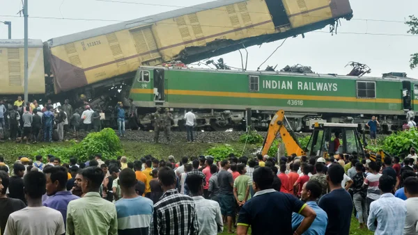 Grave accidente: choque de dos trenes en India dejó ocho muertos y varios heridos