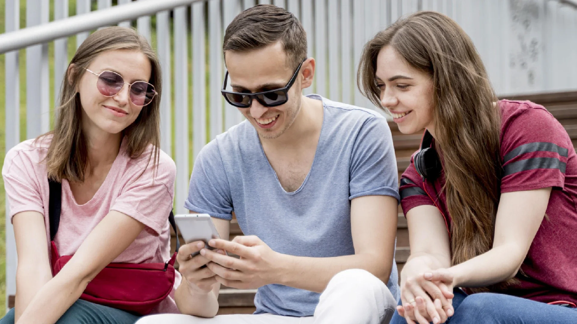 Los videos cortos se posicionan como la principal fuente de información de jóvenes, según un informe