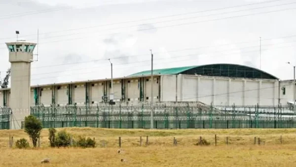 Golpe a la extorsión carcelaria en Cómbita: incautan celulares y armas blancas Golpe a la extorsión carcelaria en Cómbita: incautan celulares y armas blancas