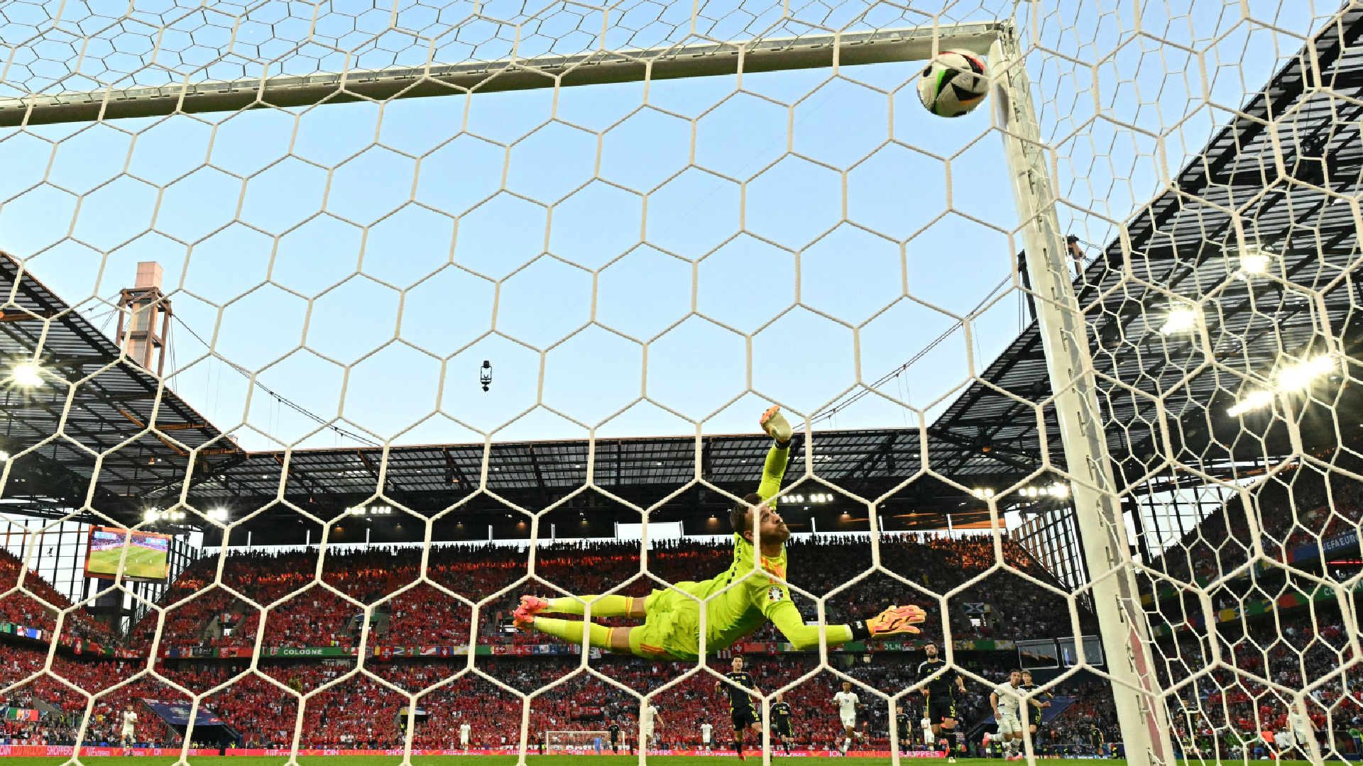 Xherdan Shaqiri la puso en un ángulo: video del golazo de Suiza vs. Escocia en la Eurocopa 2024