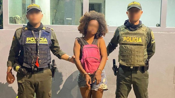 Una mujer le amputó una oreja a otra de un mordisco en medio una riña en Cartagena Una mujer le amputó una oreja a otra de un mordisco en medio una riña en Cartagena