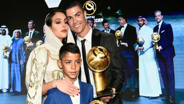 Así celebró Cristiano Jr. su cumpleaños: los regalos de alta gama que dejó a todos boquiabiertos Así celebró Cristiano Jr. su cumpleaños: los regalos de alta gama que dejó a todos boquiabiertos