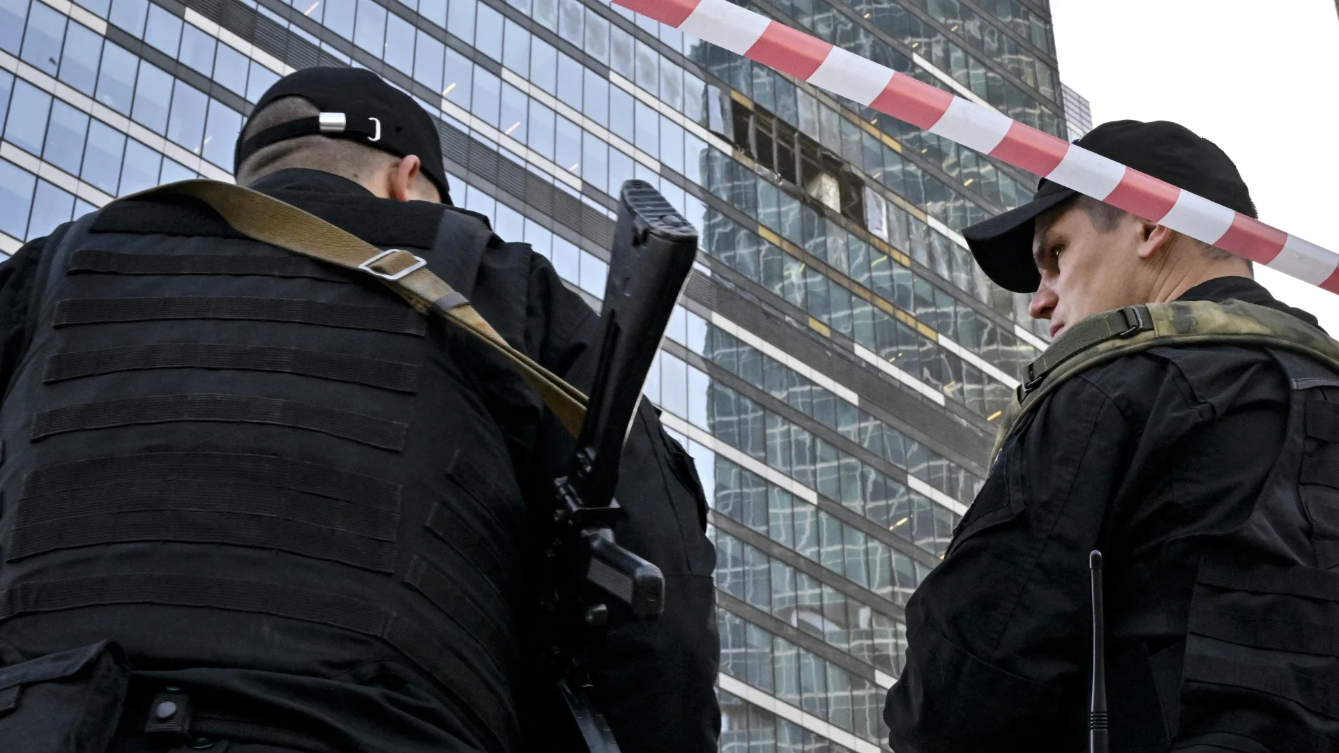 Grave crimen en Rusia: Hombres armados asesinaron a seis policías y un sacerdote en Daguestán