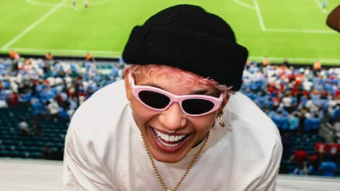 Beéle hace oficial su relación con Isabella Ladera