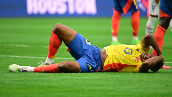 VIDEO | Yerry Mina y su insólita técnica para 'quemar tiempo' en Colombia vs. Paraguay VIDEO | Yerry Mina y su insólita técnica para 'quemar tiempo' en Colombia vs. Paraguay