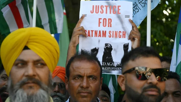 Indignación en Italia: trabajadores indios claman justicia tras la muerte de un hombre por "esclavitud" Indignación en Italia: trabajadores indios claman justicia tras la muerte de un hombre por "esclavitud"