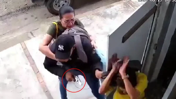 En video: dos mujeres enfrentaron a fleteros armados que intentaron robarles una alta suma de dinero