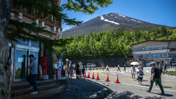 Tres personas perdieron la vida intentando ascender al Monte Fuji, la cumbre más alta de Japón Tres personas perdieron la vida intentando ascender al Monte Fuji, la cumbre más alta de Japón