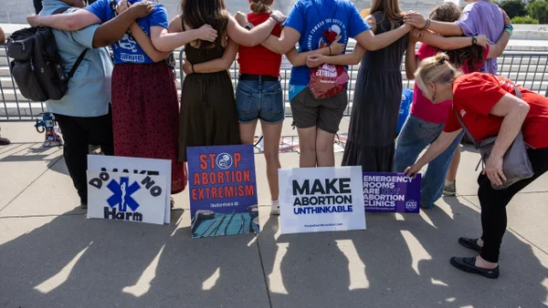 Corte Suprema de EE. UU. permitirá temporalmente los abortos de emergencia en Idaho