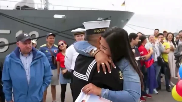 Los abrazos más esperados que por fin pudieron ser, gracias al Buque Escuela Gloria