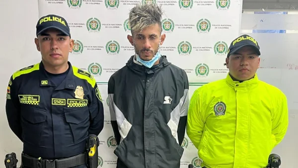 Cayó el sujeto que asesinó a un hombre en Transmilenio por robarle el celular en la estación Molinos