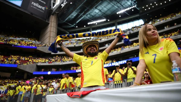 Hinchas colombianos cantaron con el alma ‘Los caminos de la vida’: una serenata al corazón