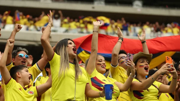 ¡Hasta las lágrimas! Hinchas de Colombia entonaron el himno nacional apasionadamente