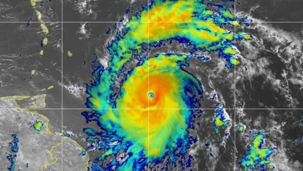 Reducen a cuatro la categoría del huracán Beryl: aún hay alerta