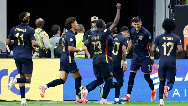 Ecuador igualó ante México y, con drama, clasificó a cuartos de final de Copa América