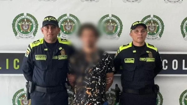 Hombre quemó moto de policías que estaban atendiendo una denuncia Hombre quemó moto de policías que estaban atendiendo una denuncia