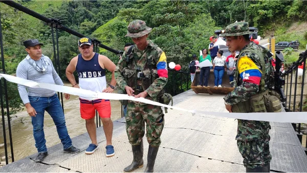 Críticas por presencia de las disidencias de las Farc en inauguración de un puente en Cauca