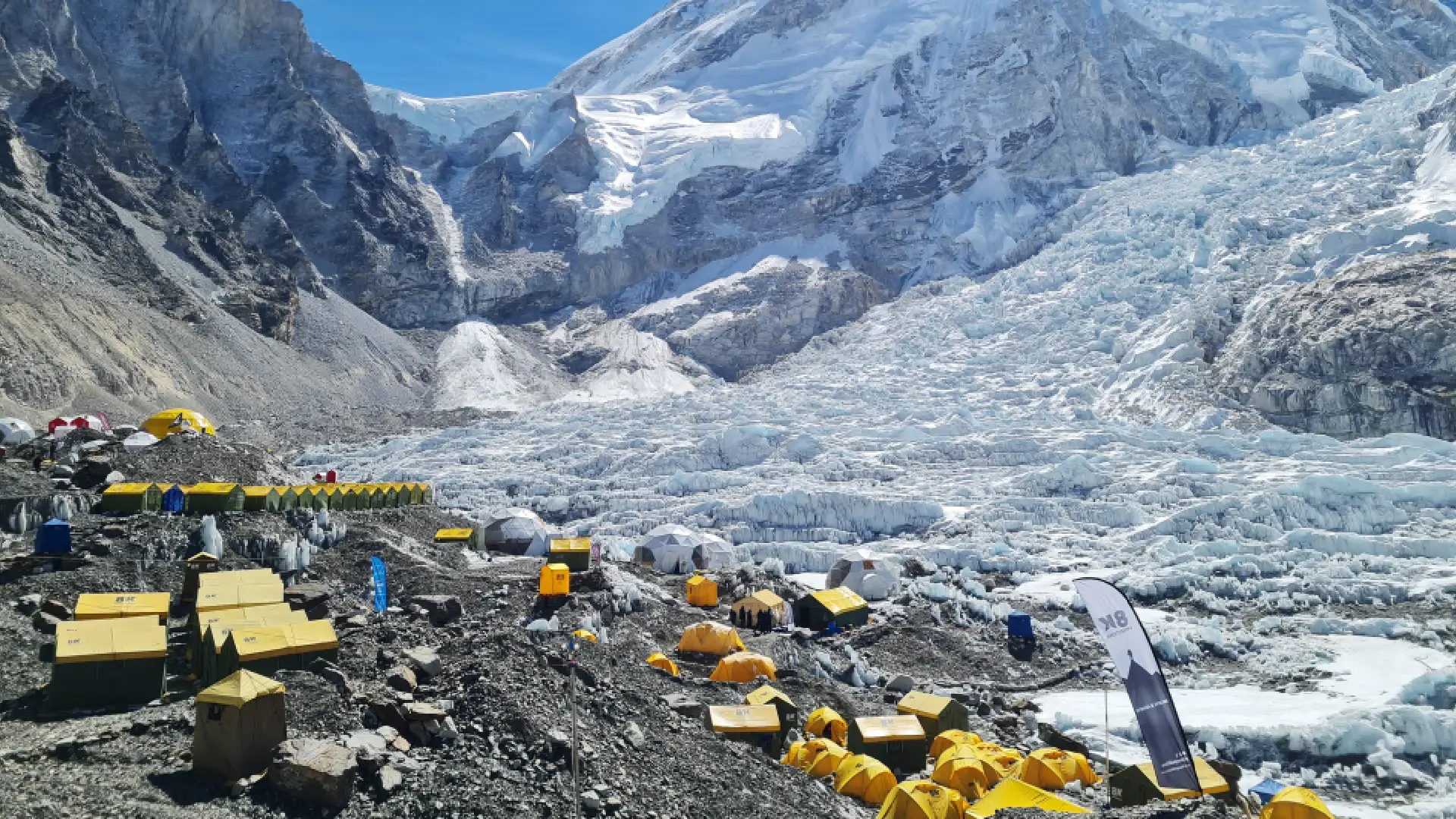El Everest se convirtió en un cementerio