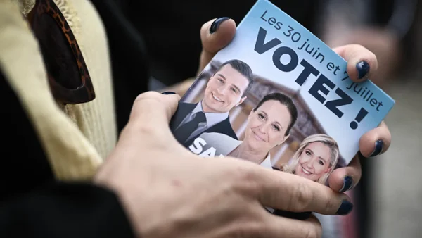 En Francia más de 200 candidatos renunciaron a la segunda vuelta de las elecciones legislativas