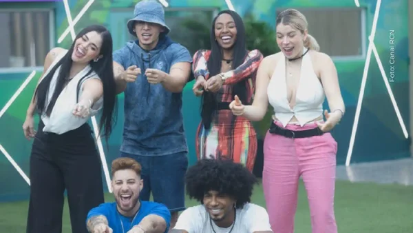 Así se vive el famoso viaje de los 'Papillentes': los primeros en llegar y los que no asistieron