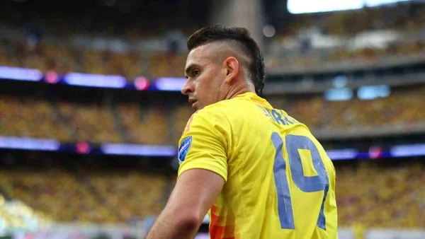 Esposa de Rafael Santos Borré salió en defensa del delantero tras el gol errado contra Brasil