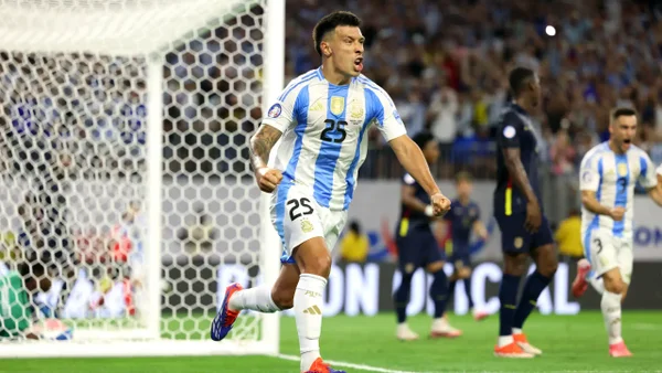 Video: el gol de Lisandro Martínez que pone adelante a Argentina sobre Ecuador