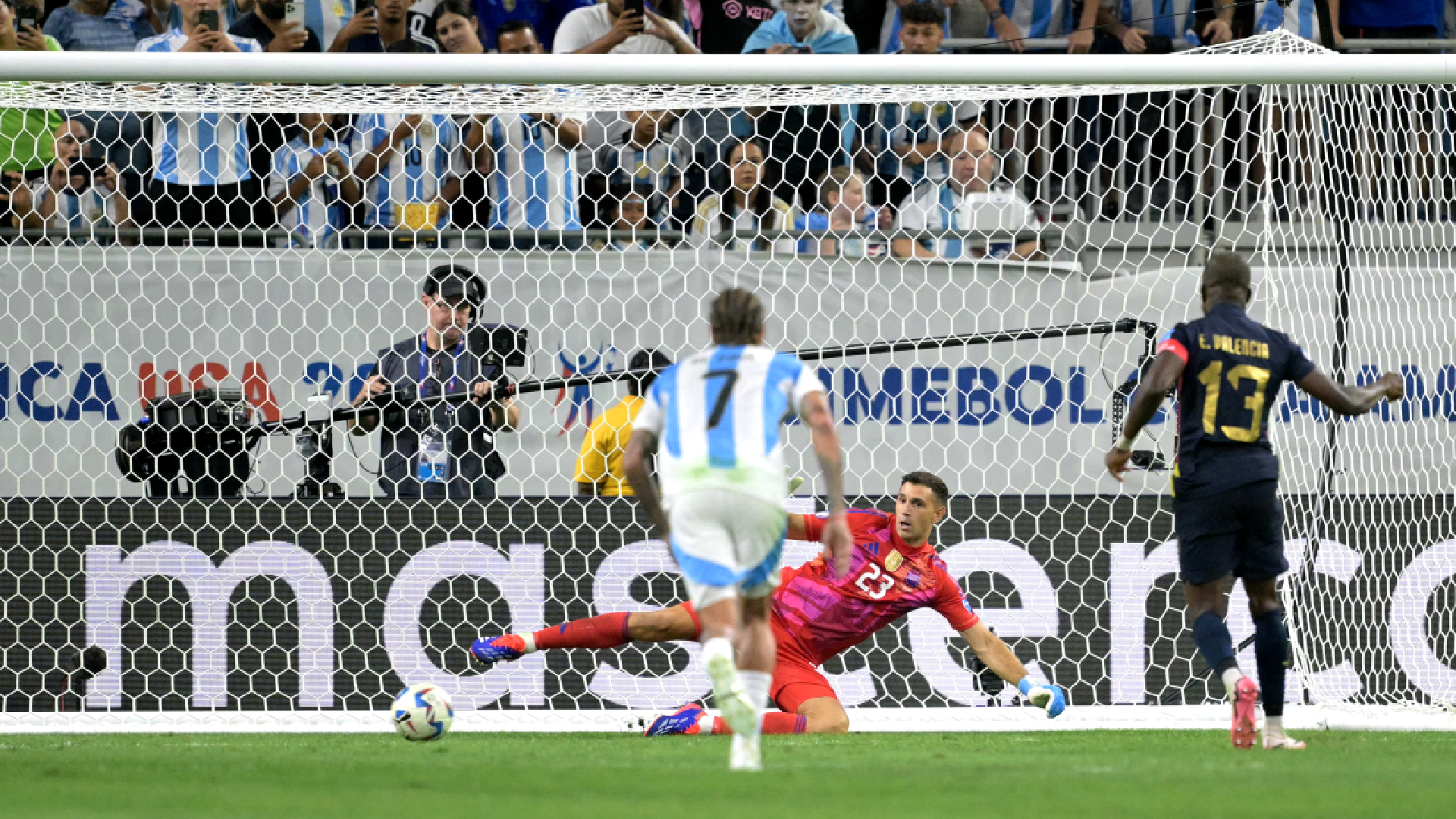 Enner Valencia desperdició un penalti en Argentina vs. Ecuador, por la Copa América: VIDEO